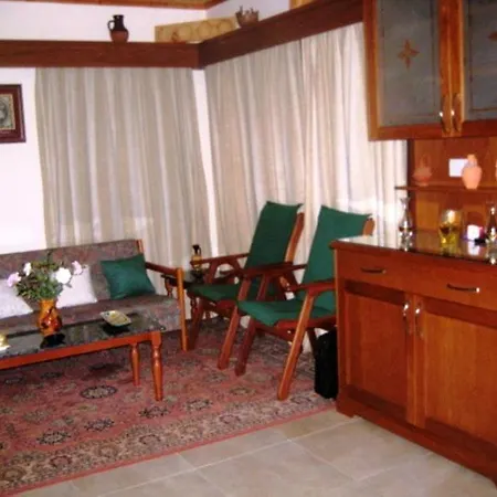 Flora's House بيت للعطل Spilia