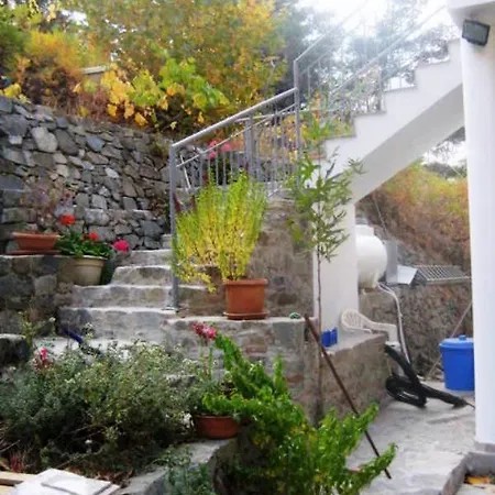 Flora's House بيت للعطل *