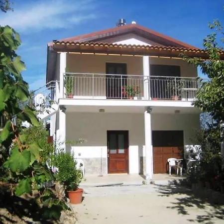 Flora's House Spilia