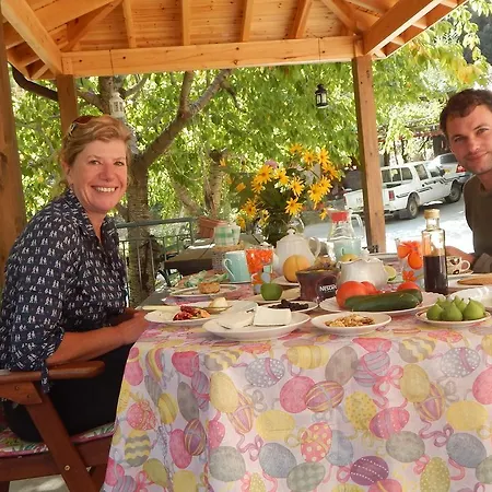 Flora's House بيت للعطل Spilia