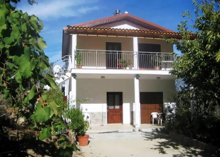 Flora's House Spilia